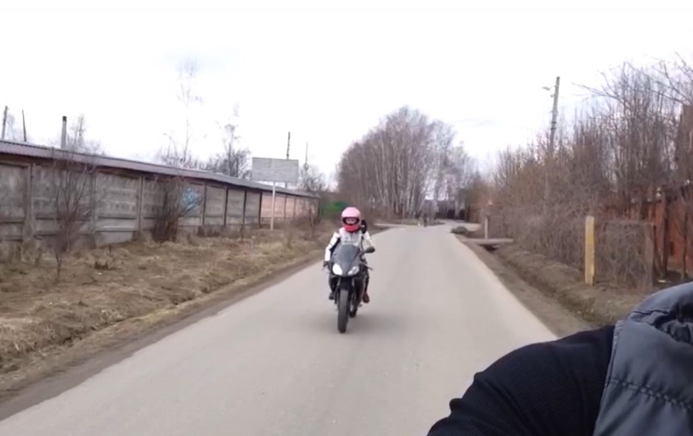 Света также в рядах "байкеров" )