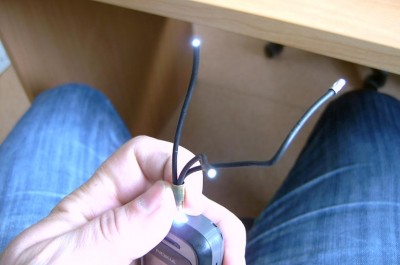 проверяем работоспособность - фонарик направляем в цоколь -  проводки светят ... :)